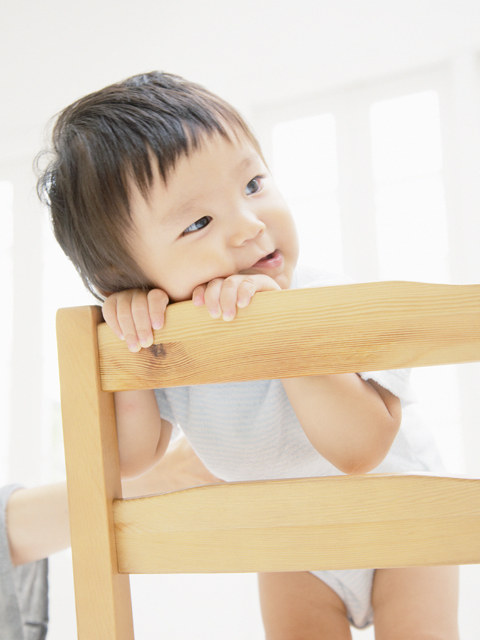 赤ちゃん 自分 の 髪 を 引っ張る