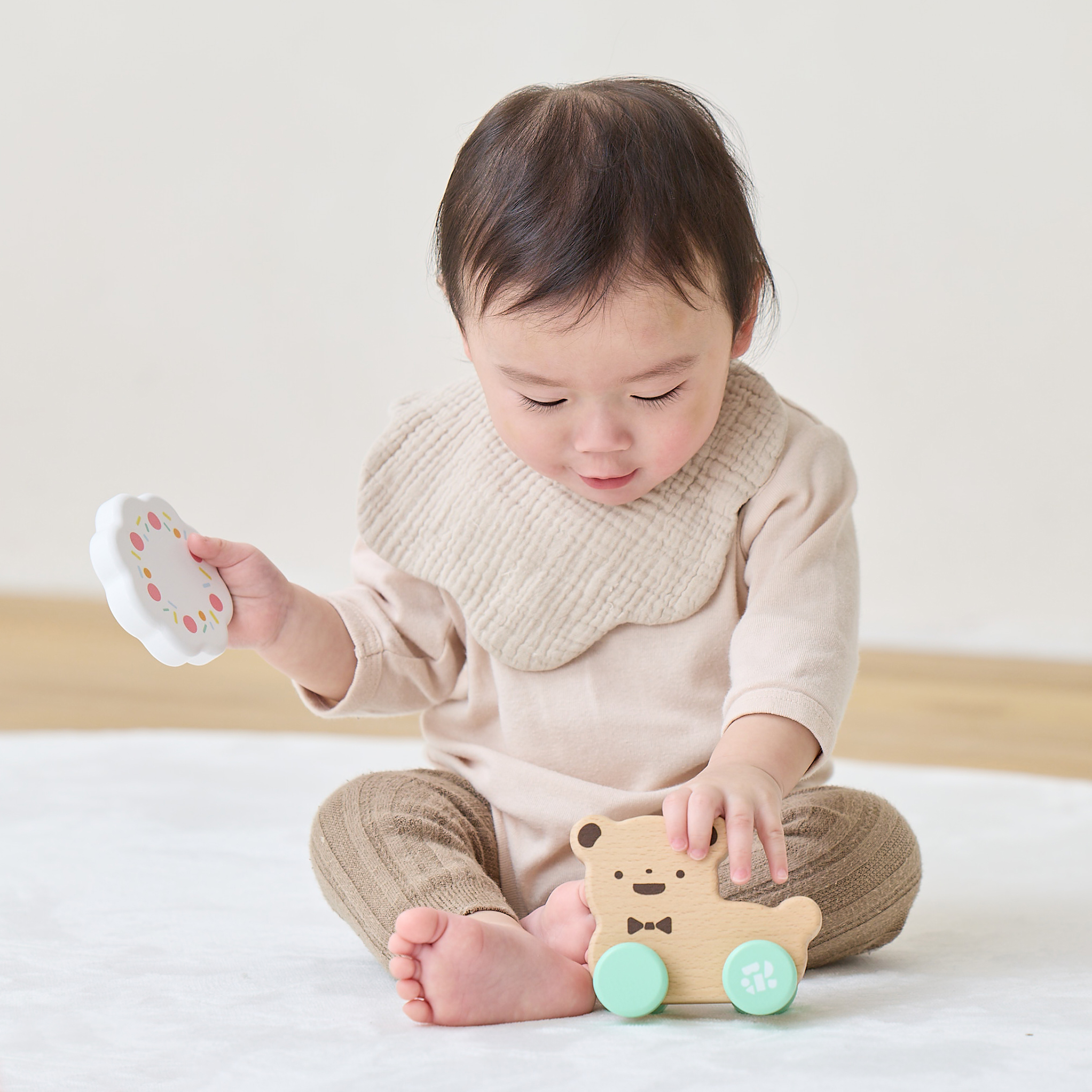 0歳からのベビー向け木製知育玩具セット発売