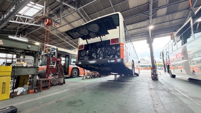 車庫に潜入,整備場や洗車機見学も! 体験型一時保育『カーいく in 東武バス』